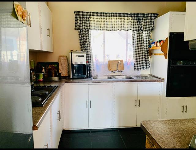 4 BEDROOM HOUSE FOR SALE IN RENSBURG